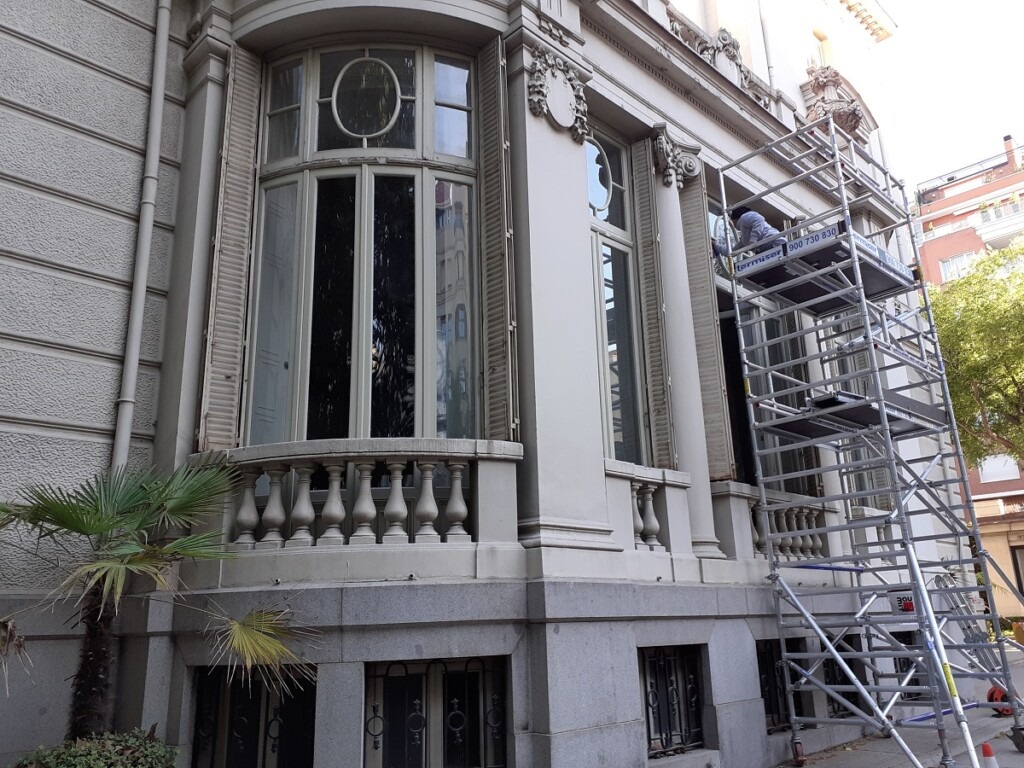Restauración de ventanas embajada ITALIANA