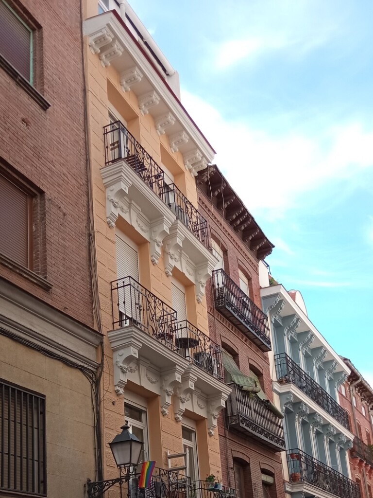 rehabilitacion edificio barrio embajadores madrid