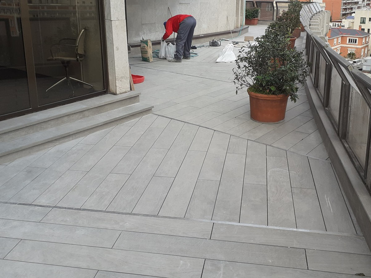 Renovación de terrazas en el Centro de Madrid 13 Mejora de impermeabilización y pavimentación en cubierta transitable