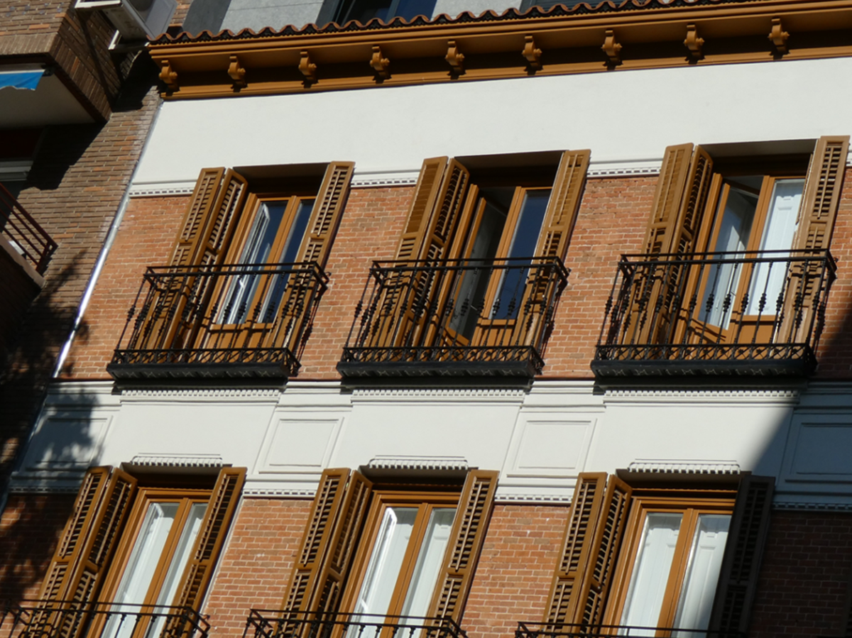 Restauración de fachada protegida en Madrid 11 12