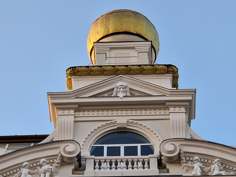 Restauracion fachadas Madrid 14 rehabilitación de fachada en edificio histórico con cúpula en Madrid