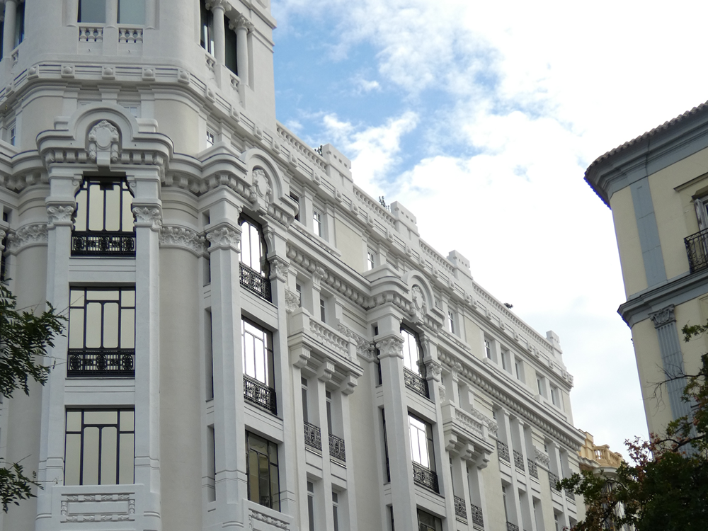 Restauracion fachadas Madrid 17 rehabilitación de fachada clásica en edificio residencial en Madrid