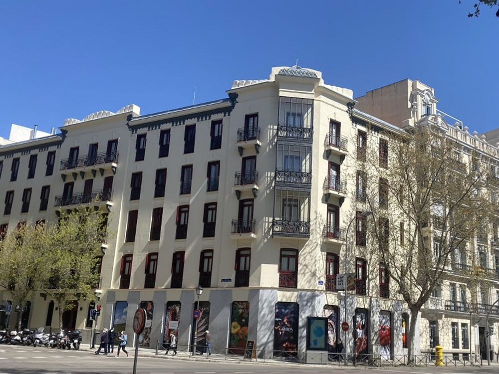 Restauracion fachadas Madrid 8 rehabilitación de fachada en edificio en esquina en Madrid centro