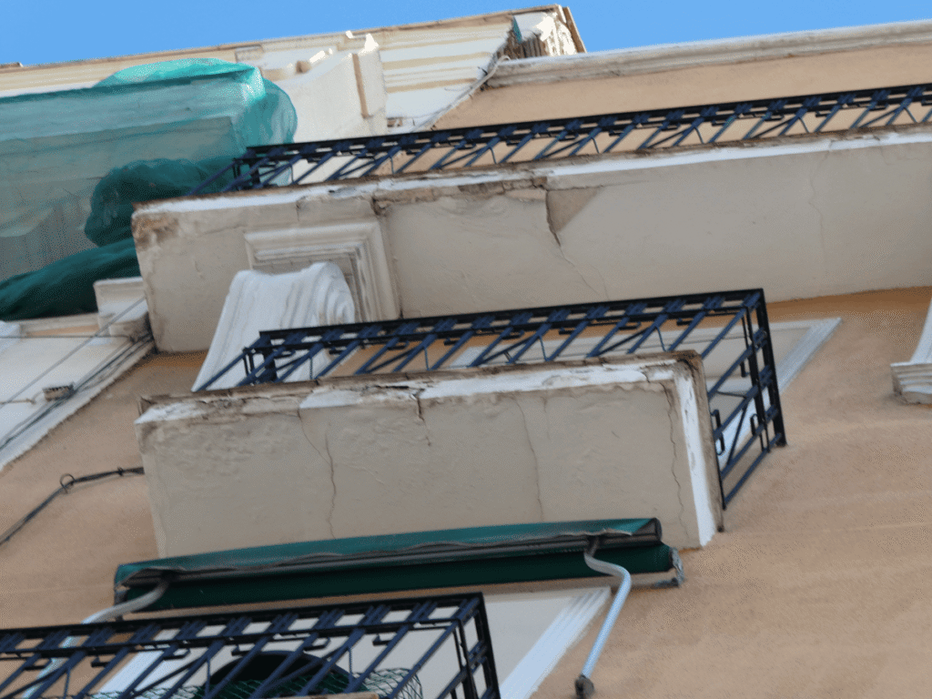 Restauración de fachadas y patios en Cuatro Caminos 5 Restauracion de fachada principal Cuatro caminos 5