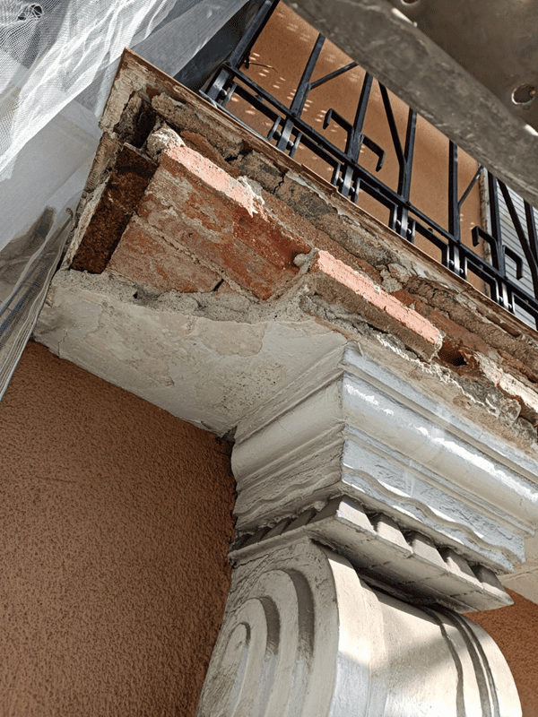 Restauración de fachadas y patios en Cuatro Caminos 7 Restauración de fachada principal Cuatro caminos