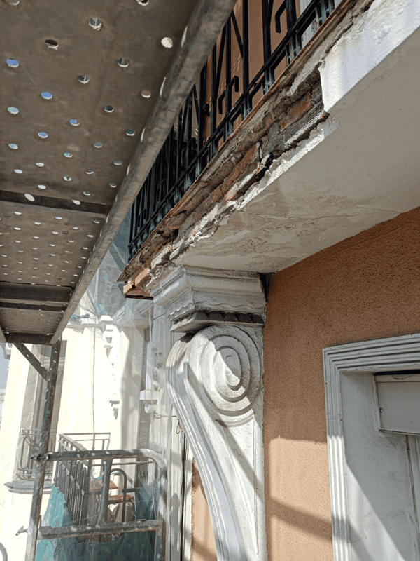Restauración de fachadas y patios en Cuatro Caminos 9 Restauración de fachada principal Cuatro caminos
